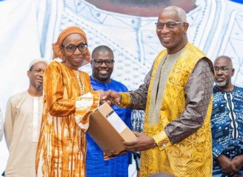 غينيا تخطو نحو جامعة رقمية: تدشين مدارس الدكتوراه وتوزيع 2000 كمبيوتر “صنع في غينيا” على الباحثين