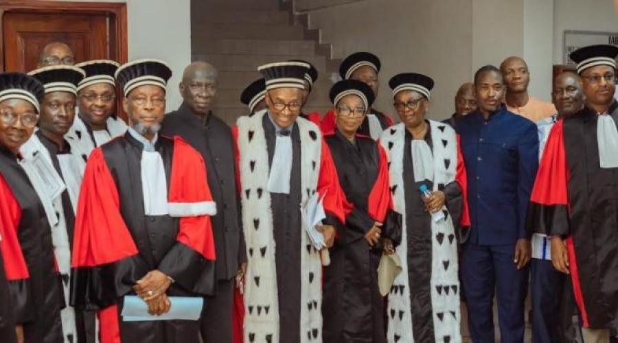 المحكمة العليا في غينيا ترفض جميع الطعون الانتخابية وتعلن القائمة النهائية لمرشحي الرئاسة لعام 2025